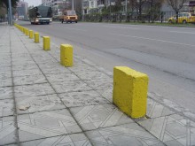 Яркожълти антипаркинг блокчета ще спират нарушителите в "Северен"