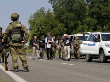 ОССЕ: Колони танкове и тежки оръжия се движат из Източна Украйна