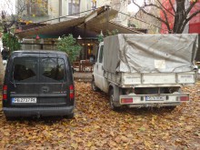 Читател: Поредният нелегален паркинг в центъра на Пловдив!