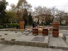 Започна изграждането на коледния базар в центъра на Пловдив