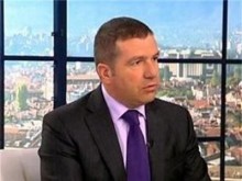 Адвокатът на Цветан Василев: Той живее скромно с помощи на свои сръбски приятели
