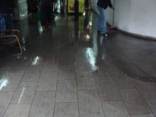 Авария наводни подлеза на Гарата, търговците бесни