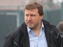 "Смърфовете" заложиха на дузпата Вили Вуцов