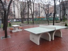 Маси за шах и тенис се появиха до "Гранд"-а