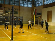 "Смърфовете" ще поддържат форма през паузата с волейбол и джитбол