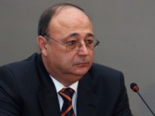 Засякоха Сертов в хотел в Атина