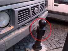 Увредиха антипаркинг колче на "Отец Паисий"