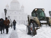 Сняг блокира Москва, десетки полети са отменени