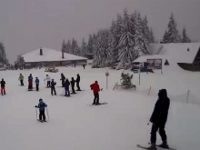 Студ и лавини дебнат туристите в планините