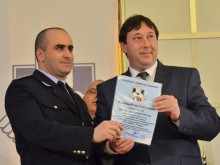 Наградиха храбър пловдивски полицай