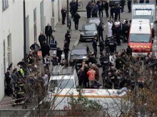 Заподозрян за клането в Париж се предаде, полицията готви щурм