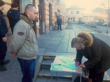 Подписка срещу спирането на влакове и в Пловдив