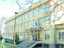 Бебе се задуши с найлон за въшки, крият инцидента