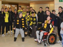 Деца - аутисти посетиха "канарчетата" в Коматево