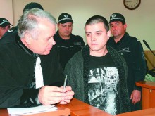 Наглост: Подсъдим за убийство на приятелката си опита да преметне съда