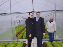 Зам.-министър и райкмет посетиха социалната оранжерия в Пловдив