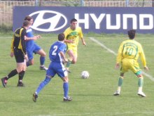 Източната "Б" група остана с 15 отбора