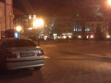 Нахалник паркира на Главната до копчетата