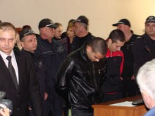 Адвокат Елдъров и сие остават в ареста заради палежи
