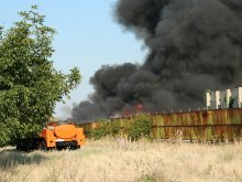 Подпалени сухи треви са довели до пожара в завод "Химик"