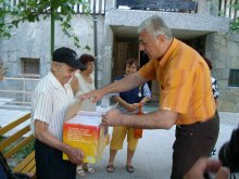 Кмет дарява помпа, иска да е свежо и зелено в квартала 