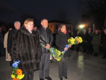 Народни представители почетоха Апостола в Карлово