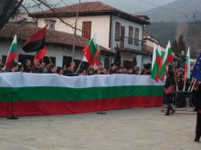 Седем метрово българско знаме развяха в Сопот 