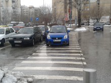 Госпожица паркира странно пред "Кауфланд"