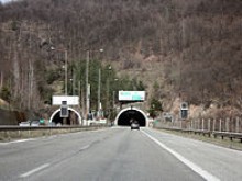 Паднаха камъни до тунела на АМ "Тракия"