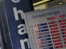 Доларът вече е на 10 стотинки от еврото в чейндж бюрата