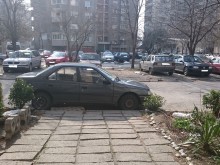 Читател: Какъв човек си оставя колата така цял ден?