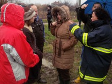 Министър Десислава Танева: Три багера почистват отводнителния канал в село Мало Конаре