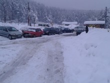 Снежен ад в района хижа Здравец