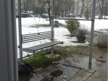 Читател: Безобразно е поставена спирка на ул. "Скопие"