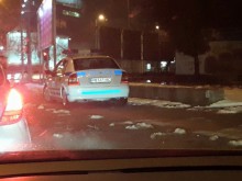 И полицаи паркират неправилно