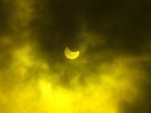 Читател на Plovdiv24.bg с любопитни снимки на слънчевото затъмнение