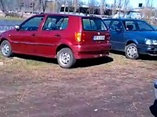 Масово паркиране в зелените площи до Водната палата