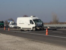Временно е спряно движението в средната лента на АМ "Тракия" край Пловдив