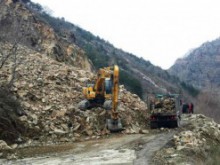 Движението по пътя между Храбрино и Бойково - само в едната лента
