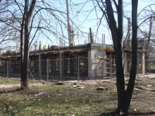 Усилена работа тече по строителството на Младежкия център на Гребната