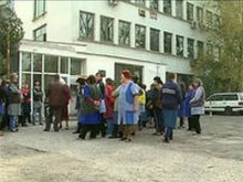Сигнал: Пладнешки разграбват фабрика "Флавиа" в Пловдив с тирове, кранове и хамали!