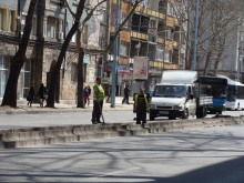 Облагородяват средната ивица на бул. "Цар Борис III", слагат нова ограда