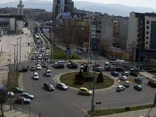 Две старозагорски коли катастрофираха на колелото на Панаира, шофьорите спорят кой е виновен!