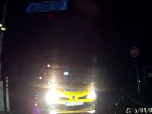 Нагъл таксиметров шофьор от женски пол заснет в грубо нарушение