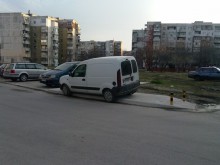 Пак нагло паркирал върху новоизграден тротоар в "Тракия"