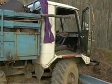 Жена загина, 27 ранени при тежка катастрофа с камион