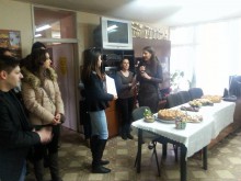 Младежите от ГЕРБ гостуваха в клуб на инвалида за социални контакти