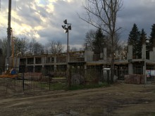 Продължава строителството на Младежкия център