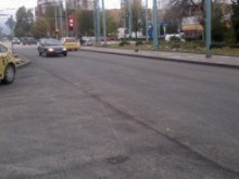 Авария затруднява движението по бул. "Никола Вапцаров"