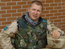 Обвиниха генерал, карал подчинени да работят в апартамента му